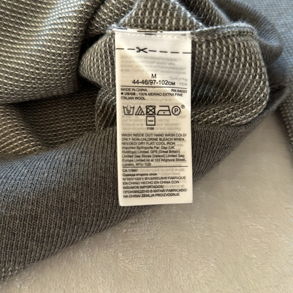 Banana Republic Men’s Merino Wool Cree Neck Sweater, Medium - Picture 5 of 6